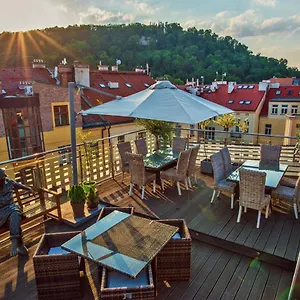 Julian 4* Prag